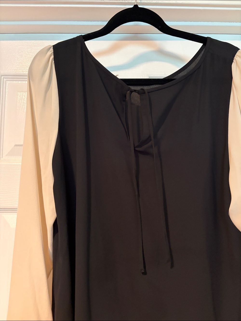 LOFT Black Body with Cream Long-Sleeve Blouse - Picture 5 of 6